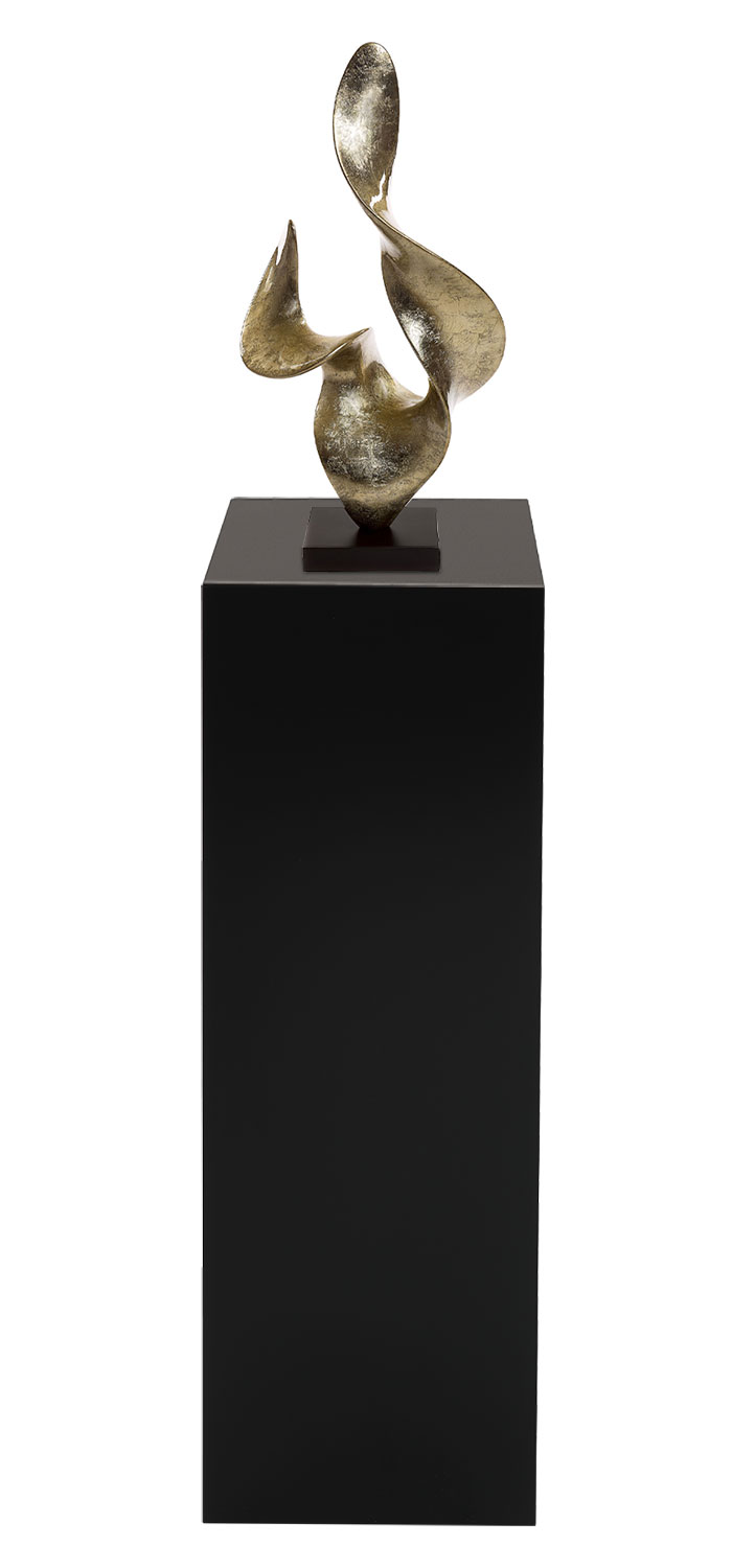 Skulptur 'Firedance' (goldfarbene Version) und Dekosäule im Set